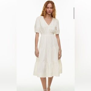 Aritzia Little Moon
Bask Dress Matte Pearl size Medium